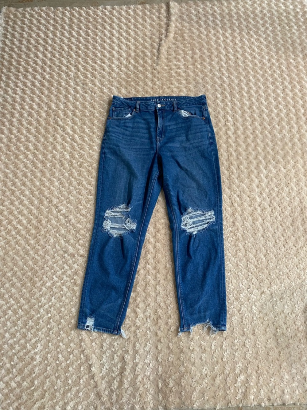 American Eagle Outfitters Women 14  blue distressed Curvy Mom Jeans